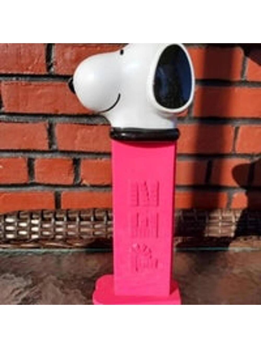 XL Snoopy Pez Dispenser Charlie Brown